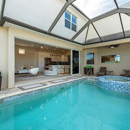 Vacation Home With Pool. 4 Bedrooms. Sleeps 10 Napoli Bagian luar foto