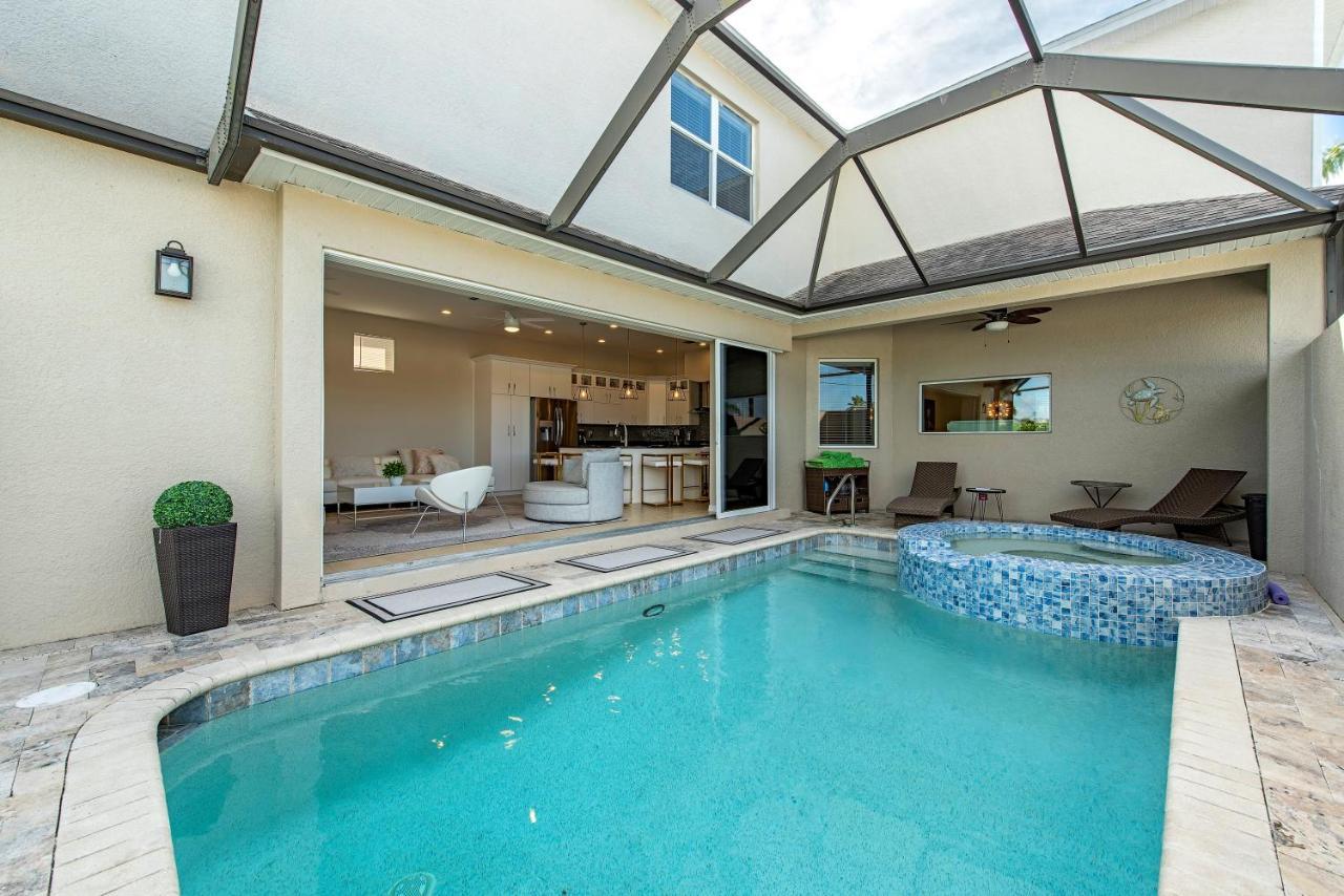 Vacation Home With Pool. 4 Bedrooms. Sleeps 10 Napoli Bagian luar foto